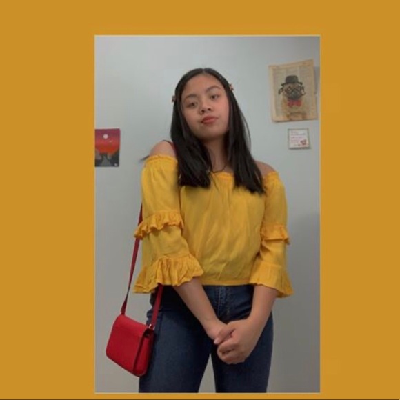 GUESS Fun Off-the-shoulder Top - Picture 1 of 6